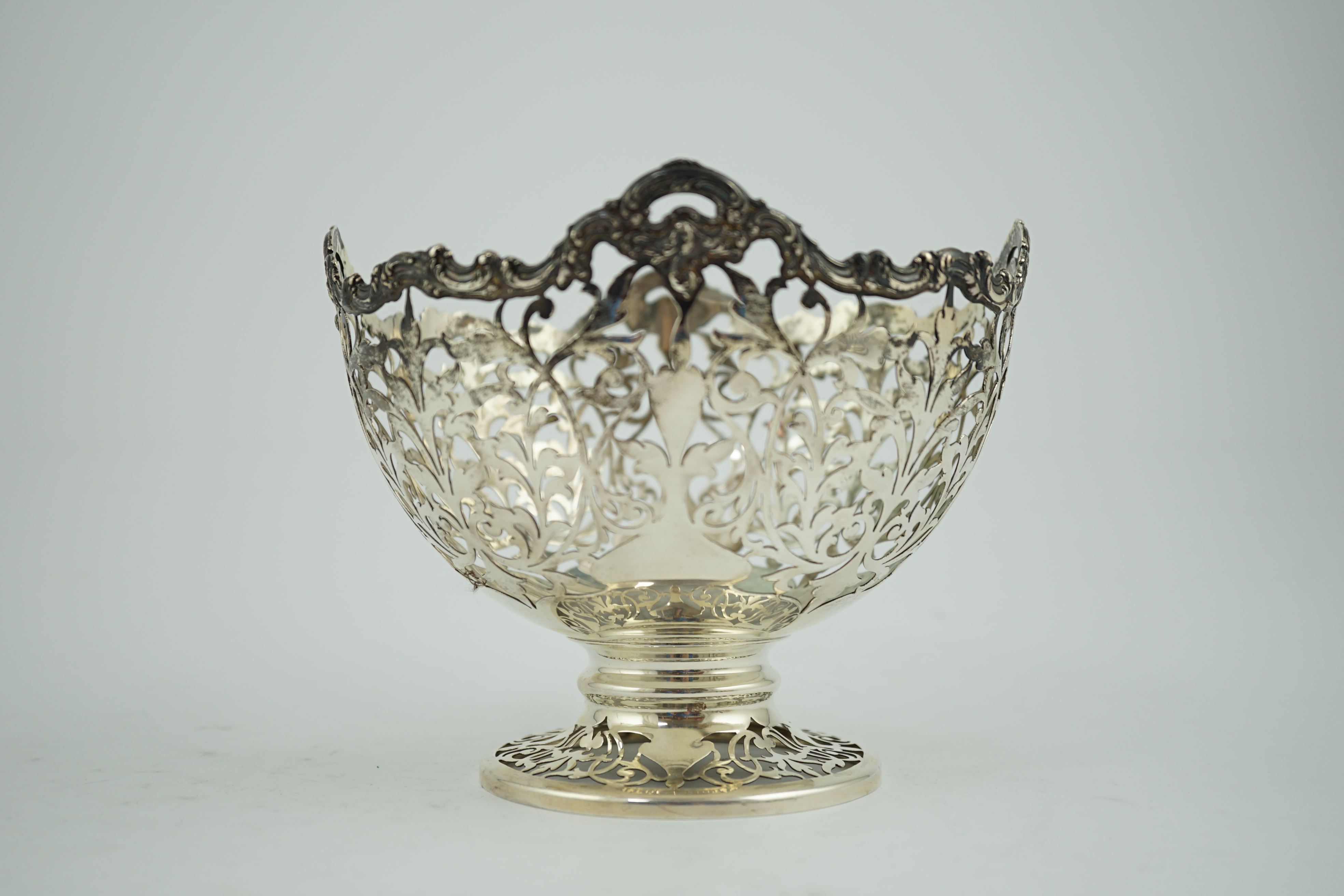 An Edwardian pierced silver pedestal bowl, by R.F. Mosely & Co